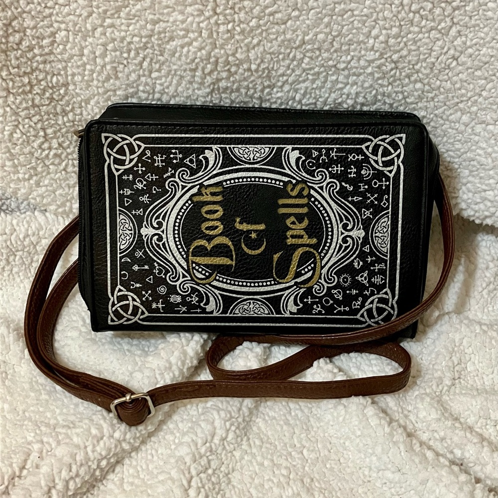Spirit Halloween Book of Spells Shoulder/Crossbody Purse 🖤🧙♀️🔮